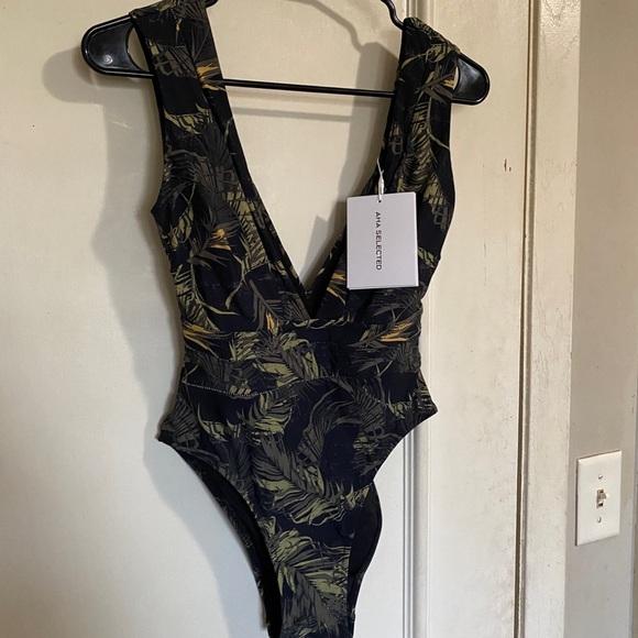 BRAND NEW One piece Swimsuit✨ - Picture 1 of 6